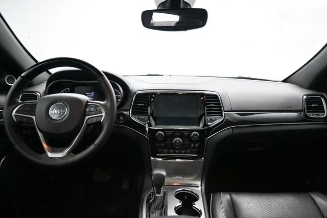 Used 2019 Ivory 3-coat Jeep Overland image 21