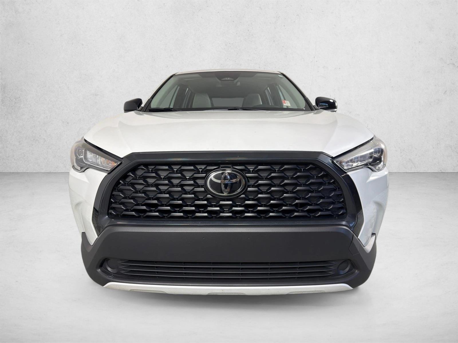 Certified Used 2025 Wind Chill Pearl Toyota L image 8