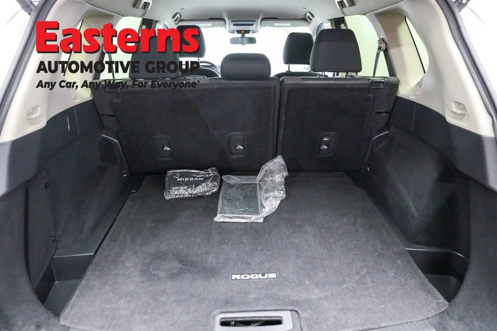 Used 2024 Silver Nissan SV image 9