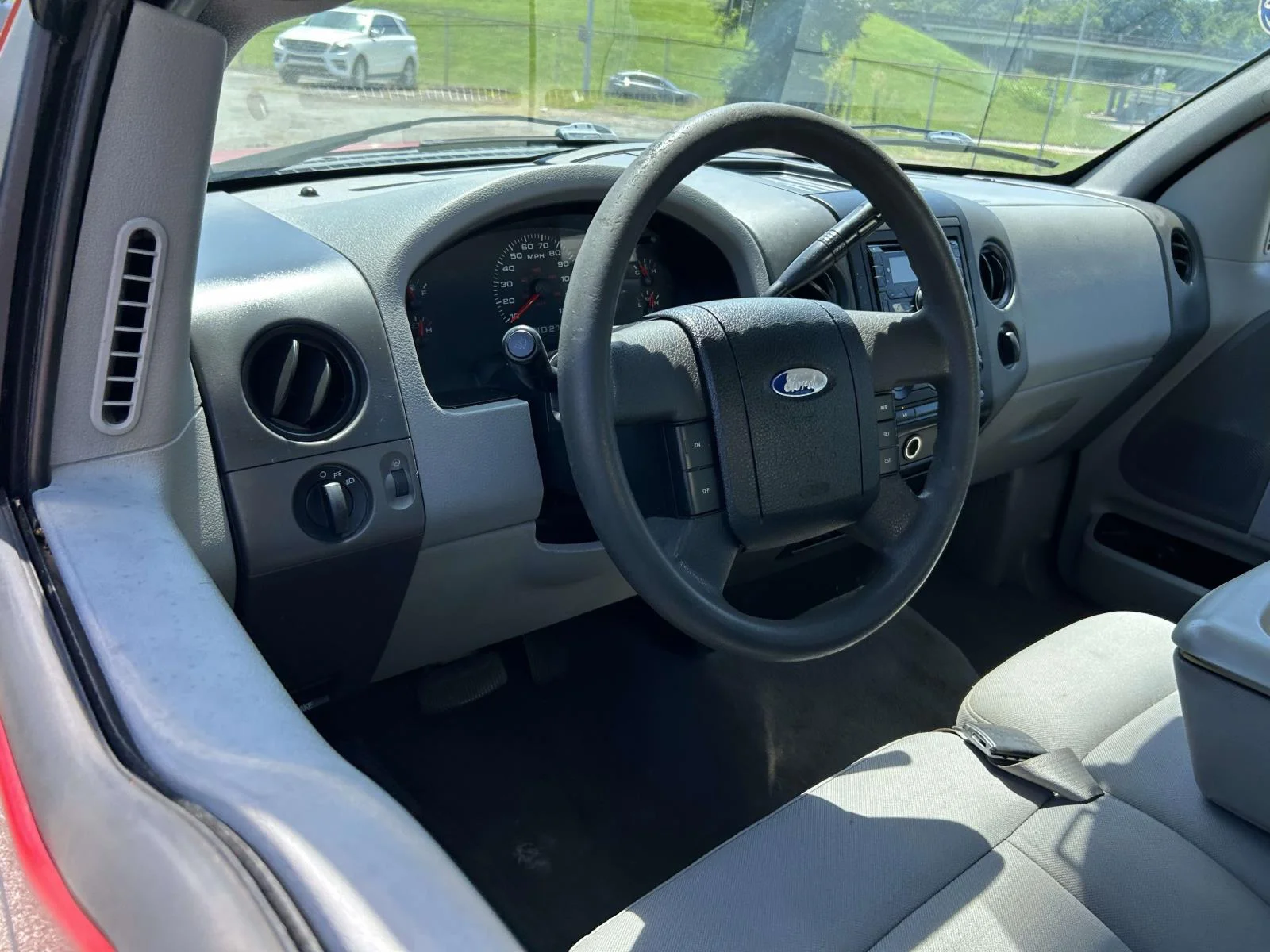 Used 2005 Red Ford Supercab 133 STX image 10