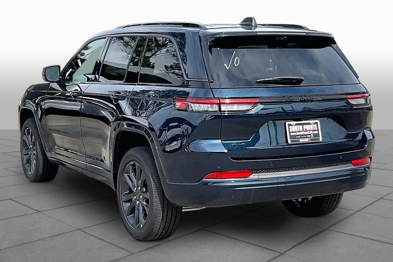 New 2026 Fathom Blue Pearl-Coat Exterior Paint Jeep Limited Reserve image 12