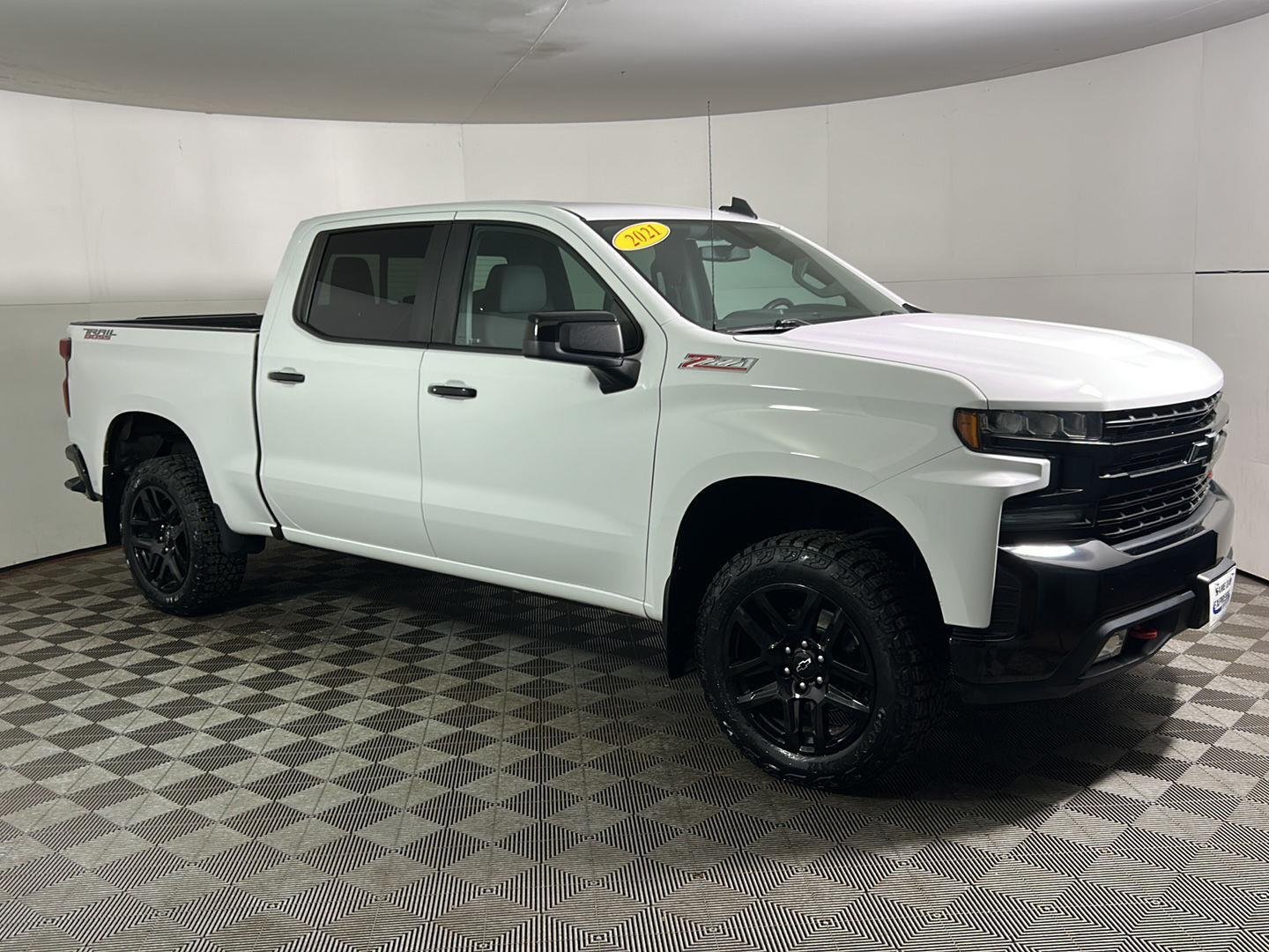 Used 2021 Summit White Chevrolet LT Trail Boss image 5