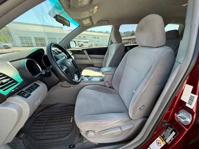 Used 2009  Toyota Base image 10