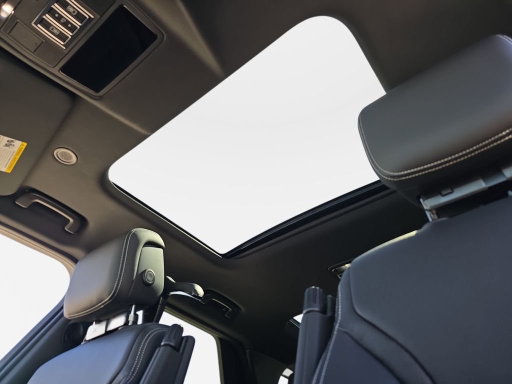New 2026 Santorini Black Land Rover S image 32