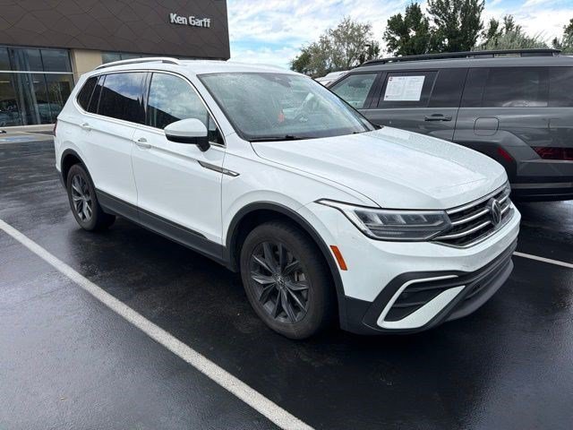 Used 2022 White Volkswagen SE image 2