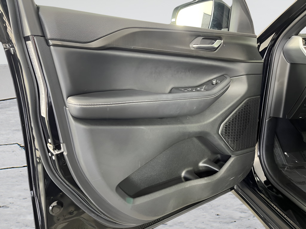 Used 2023 Black Jeep Altitude X image 17
