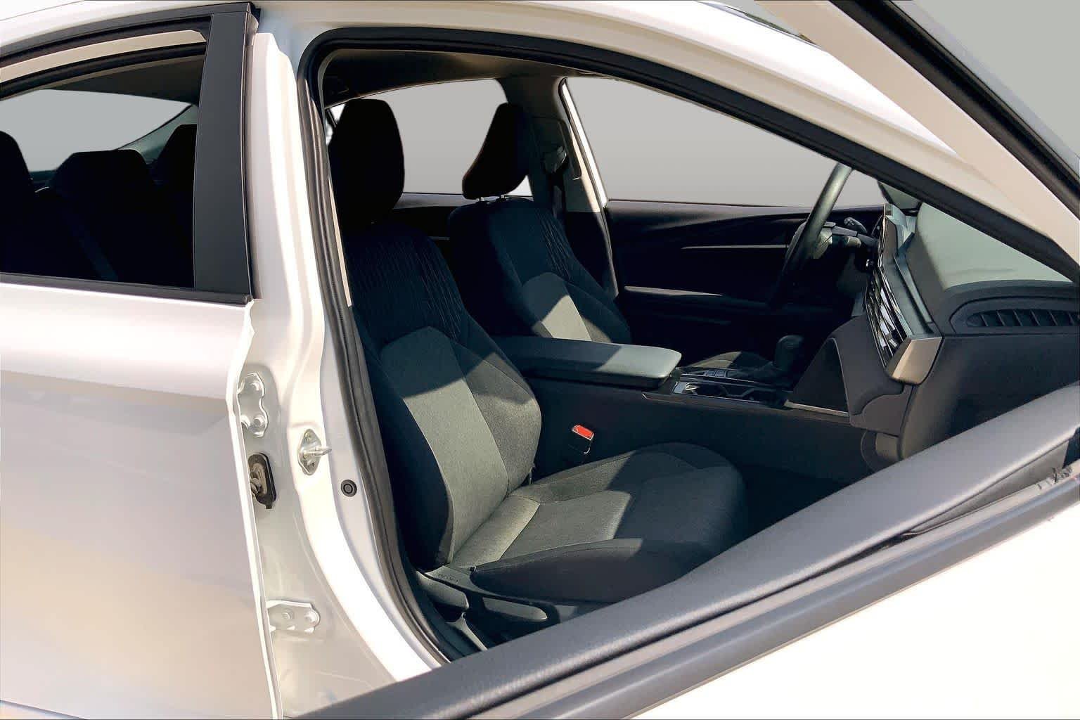Used 2025 Ice Cap Toyota LE image 9