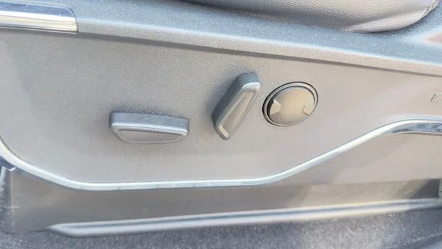 Used 2023 White Ford Lariat image 19