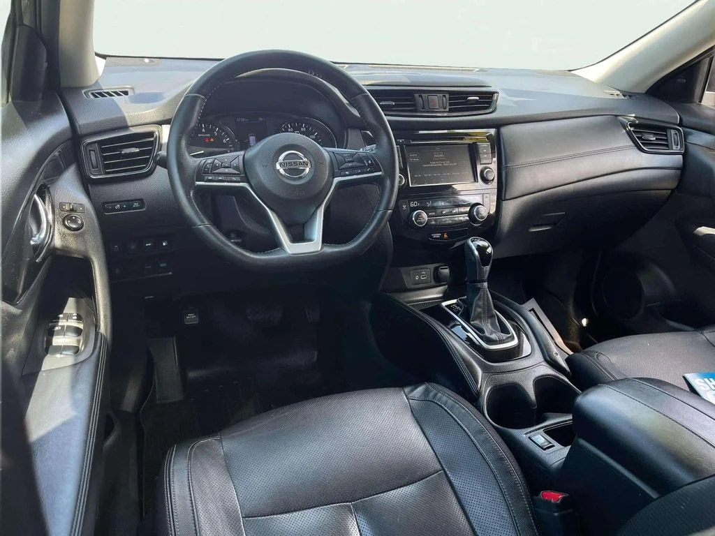 Used 2018 Gun Metallic Nissan SL image 25