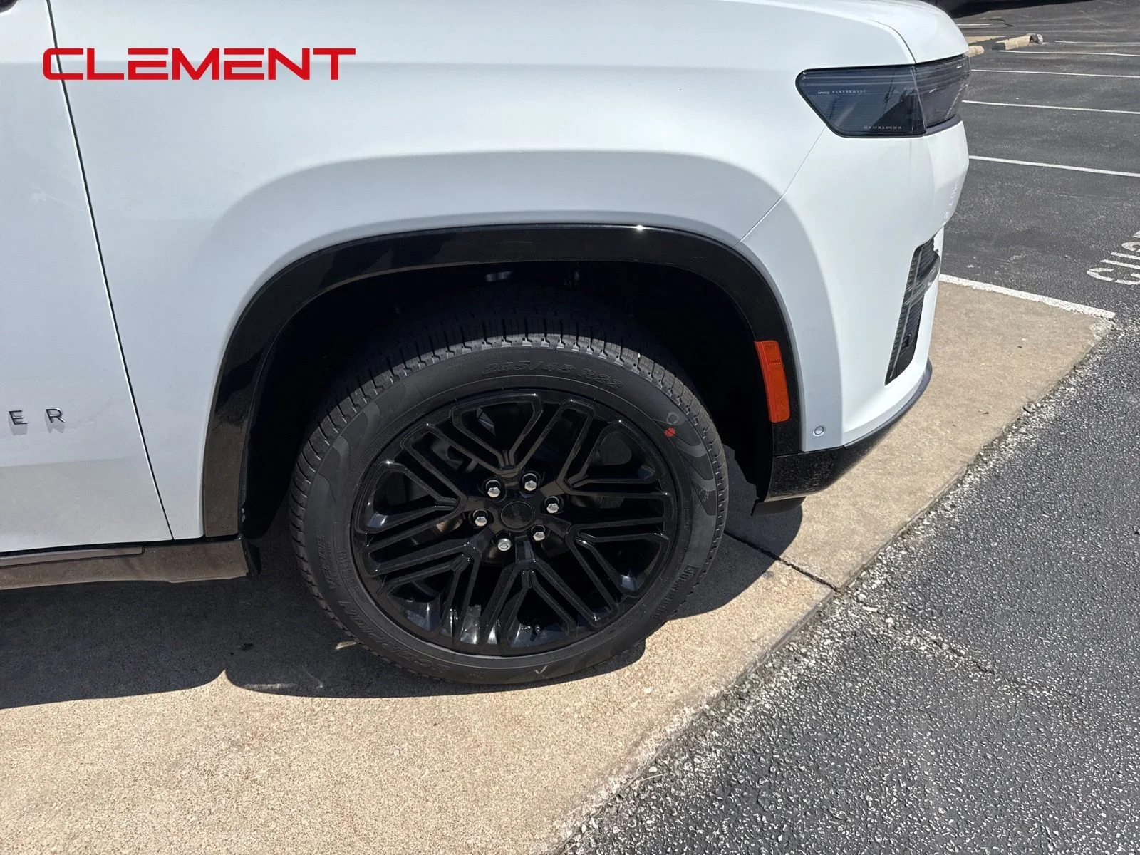 New 2026 Bright White Clear-Coat Exterior Paint Jeep Limited Reserve image 11