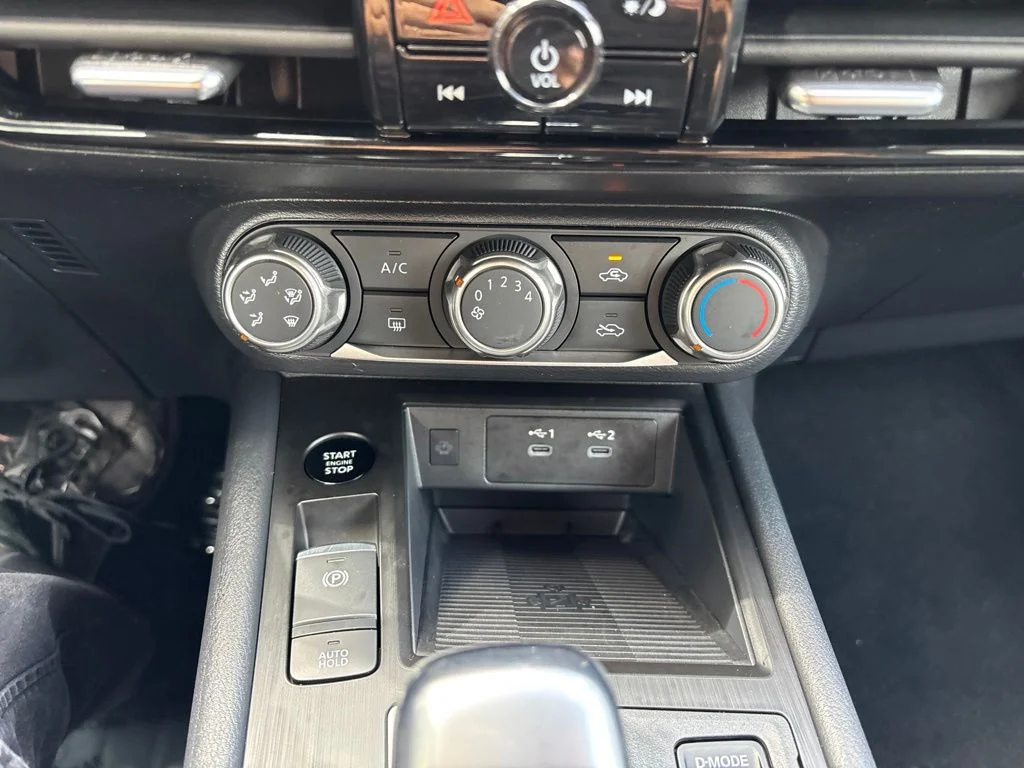 Used 2025 Brown Nissan SV image 14