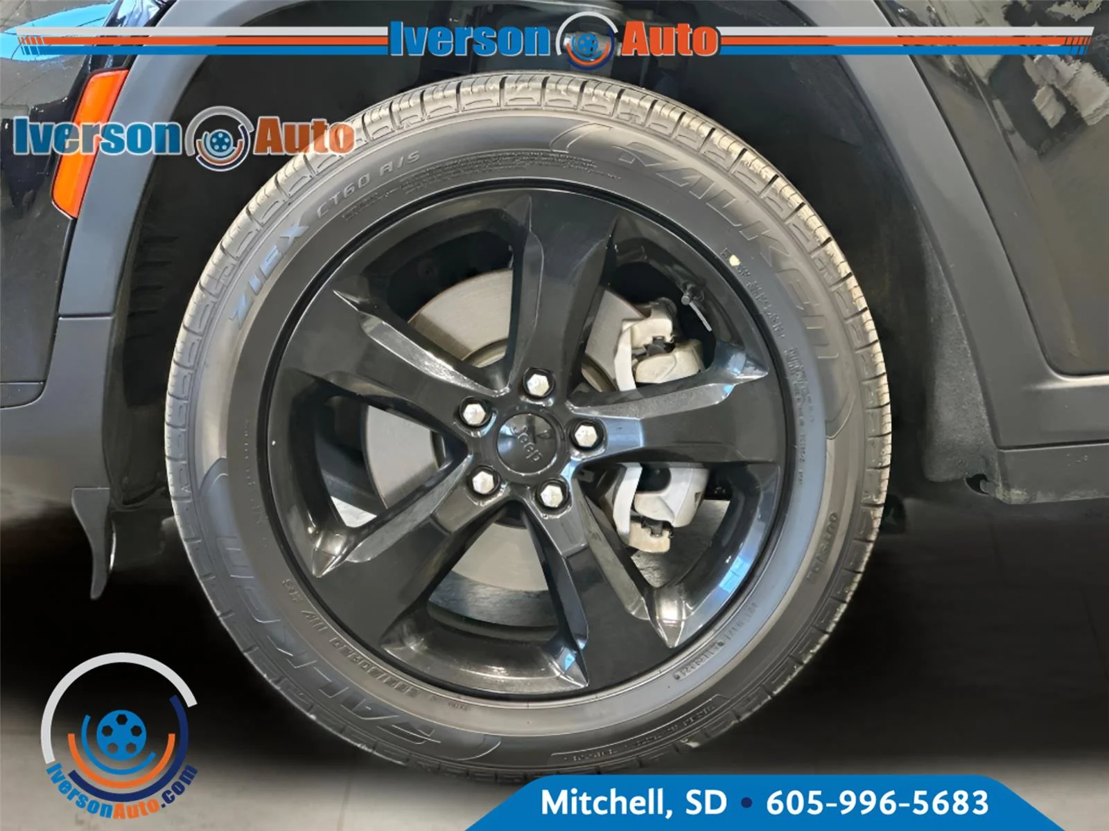 Used 2023 Diamond Black Crystal Pearlcoat Jeep Limited image 11