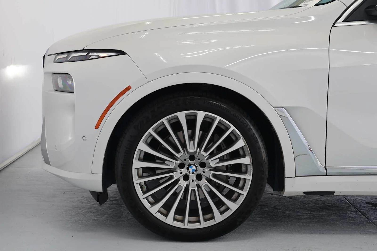 Certified Used 2025 Mineral White Metallic BMW xDrive40i image 10