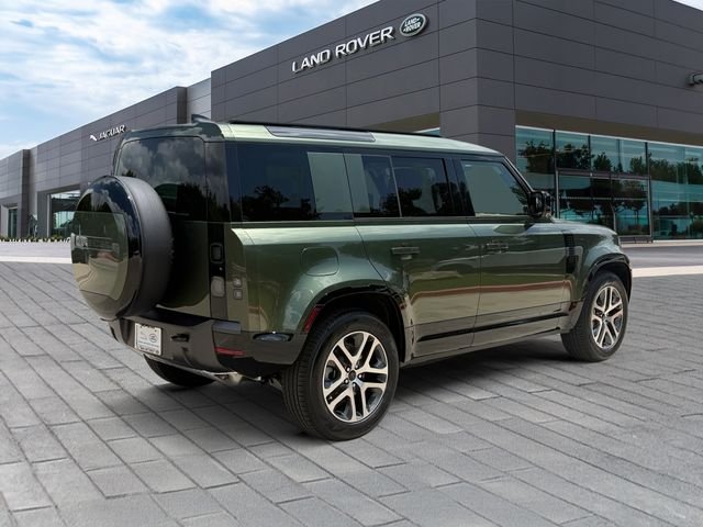 New 2026 Woolstone Green Land Rover X-Dynamic SE image 5