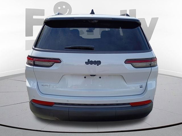 New 2026 Bright White Clear-Coat Exterior Paint Jeep  image 6