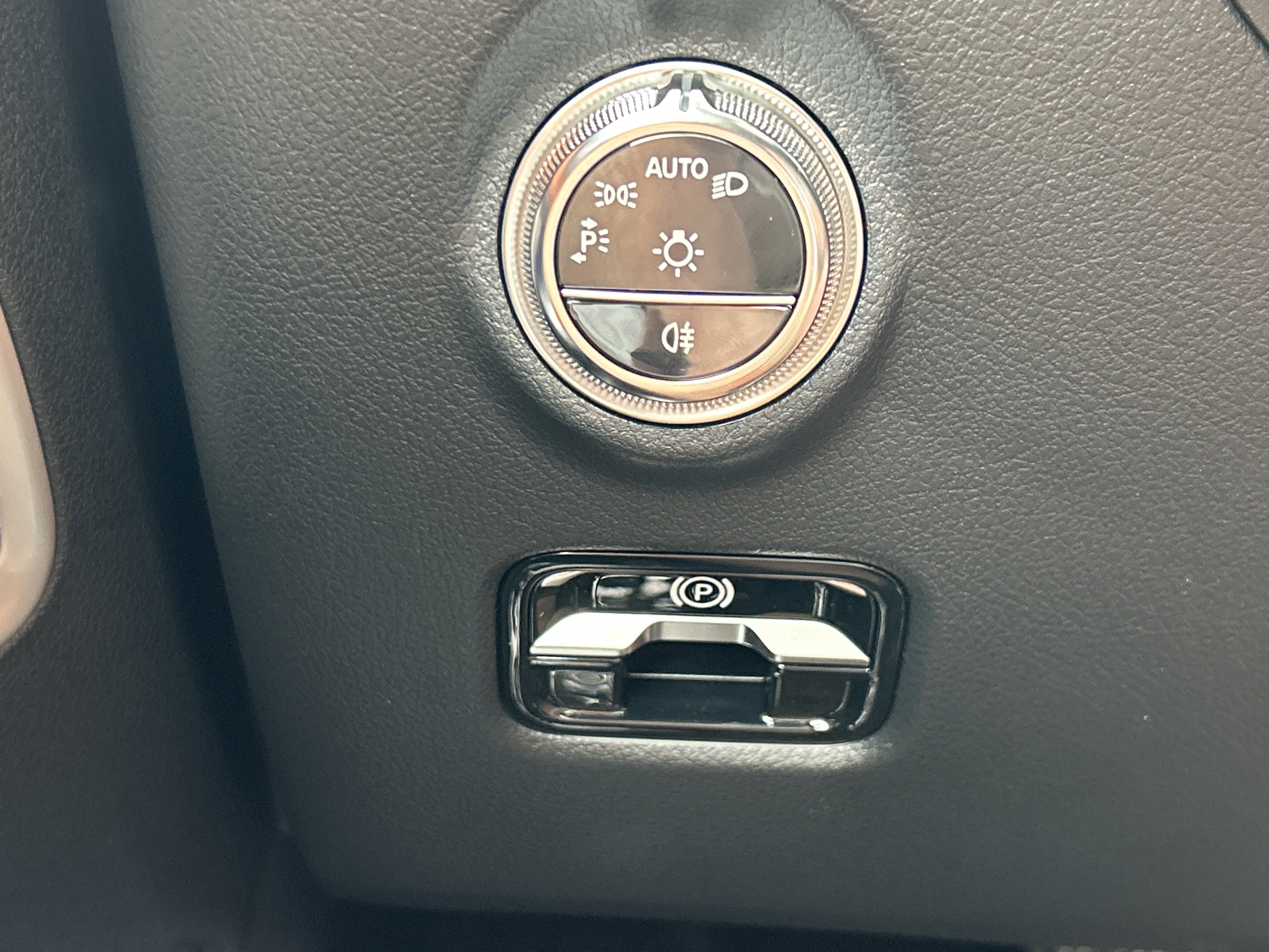 New 2026 MANUFAKTUR Alpine Grey Mercedes-Benz C 300 4MATIC® Sedan image 23