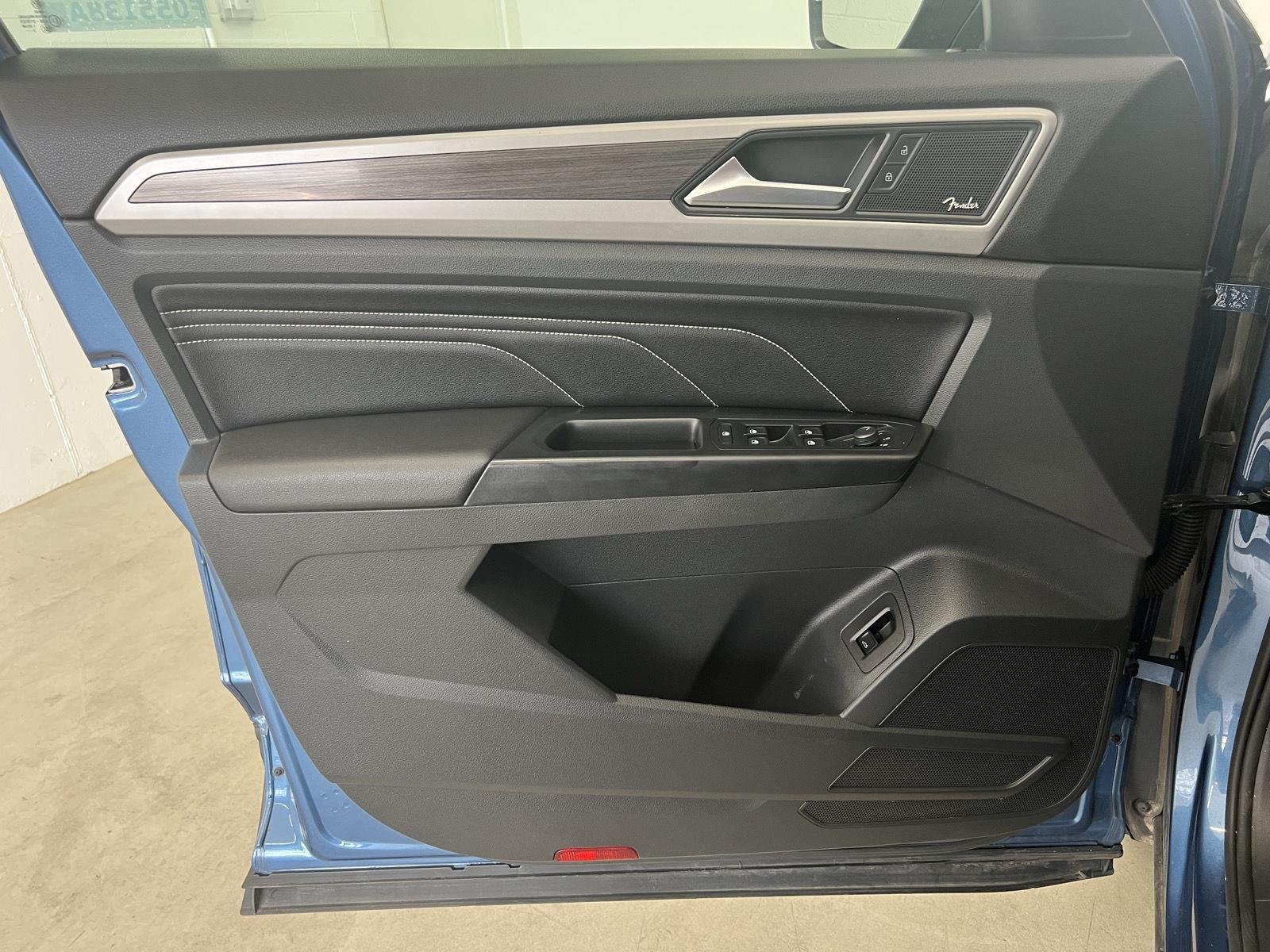 Used 2021 Pacific Blue Metallic Volkswagen 3.6L V6 SEL Premium image 11