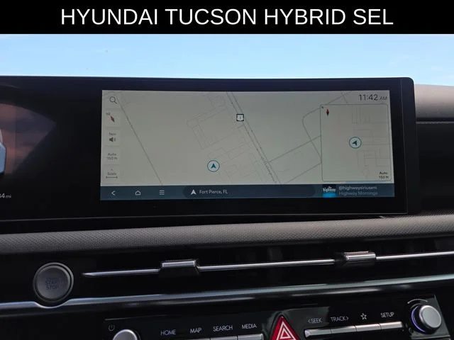 Used 2025 White Hyundai SEL Convenience image 27
