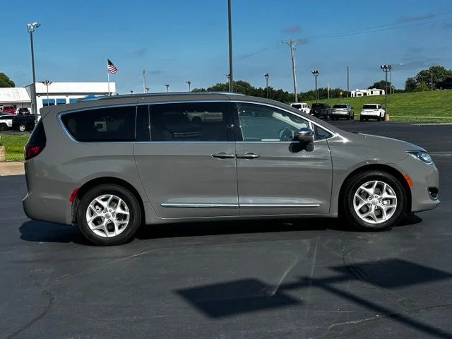 2020 Chrysler Pacifica Limited - Photo 8