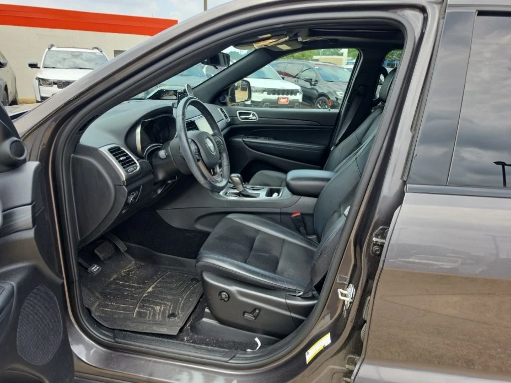 Used 2021 Gray Jeep Laredo X image 15