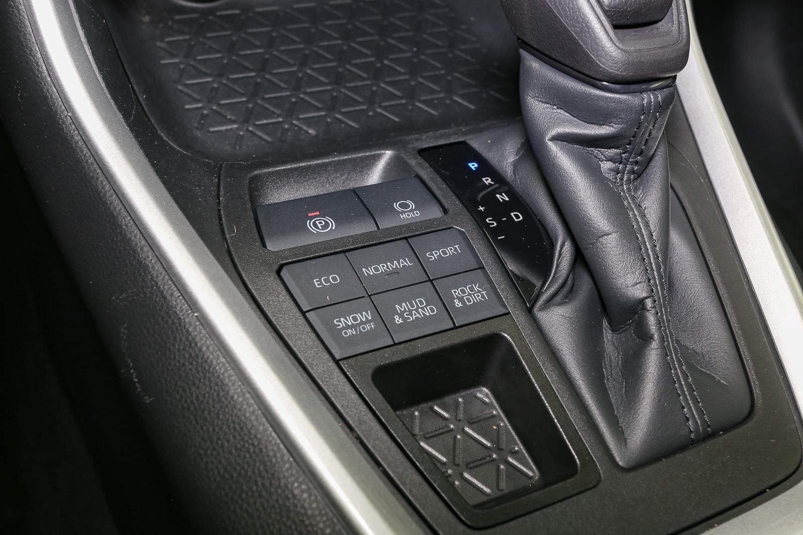 Used 2023 Ice Cap Toyota LE image 31