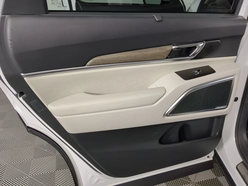 Used 2020 White Kia SX image 15