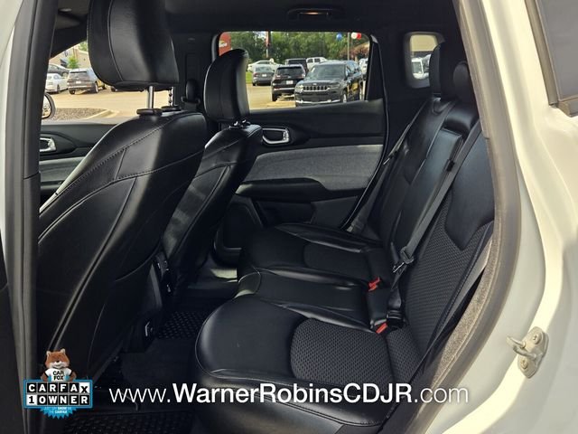Used 2023 White Jeep Latitude image 6