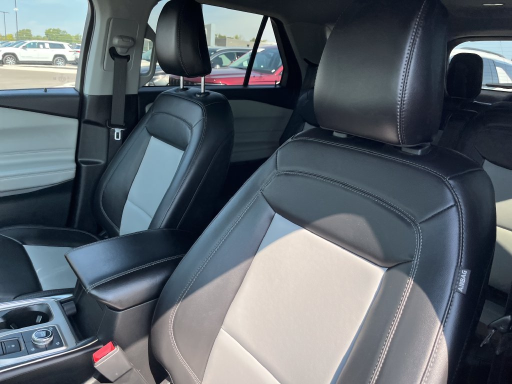 Used 2023 Black Ford XLT image 12