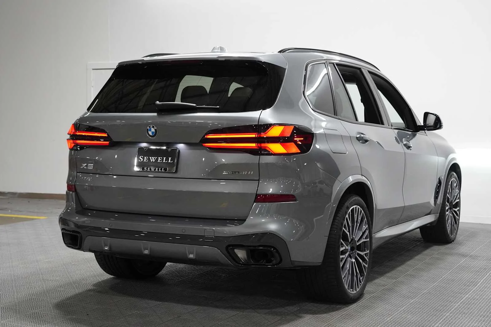 Certified Used 2026 Skyscraper Grey Metallic BMW sDrive40i image 4