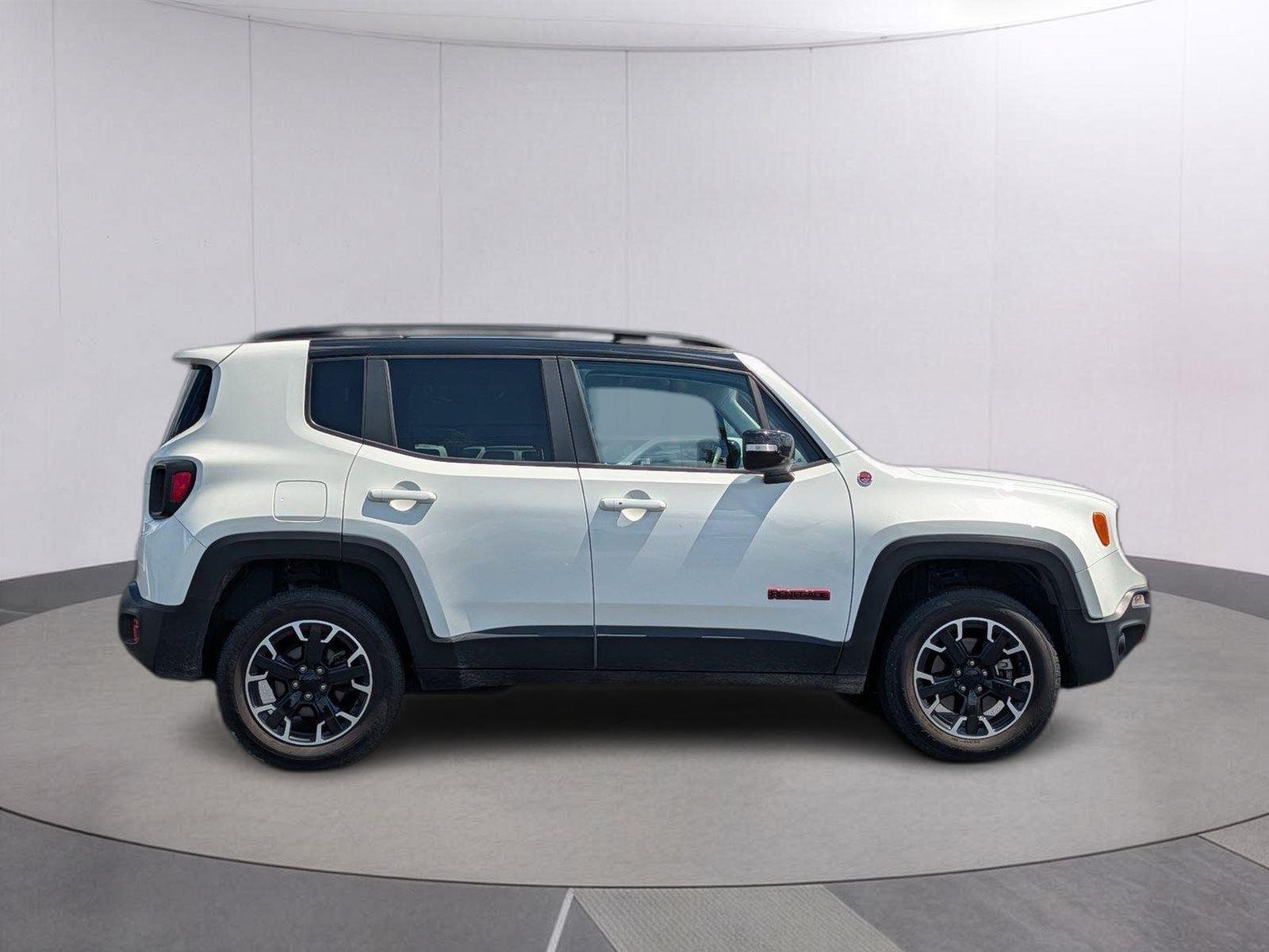 Used 2023 Alpine White Clearcoat Jeep Trailhawk image 6