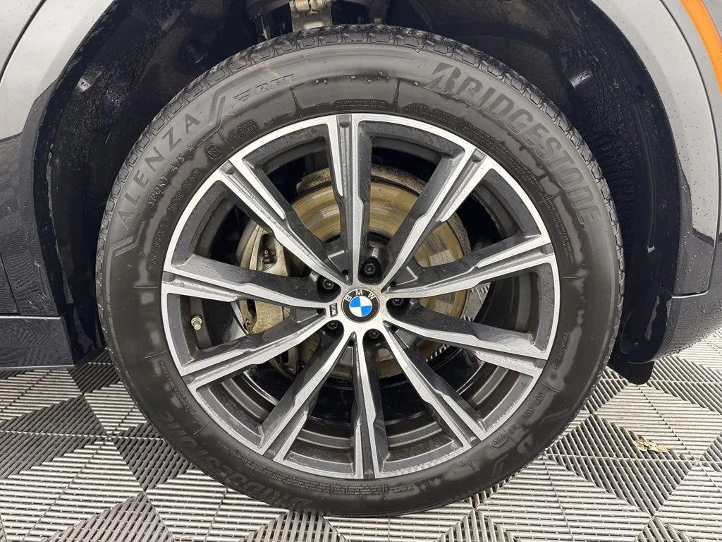 Used 2024 Black BMW xDrive40i image 11