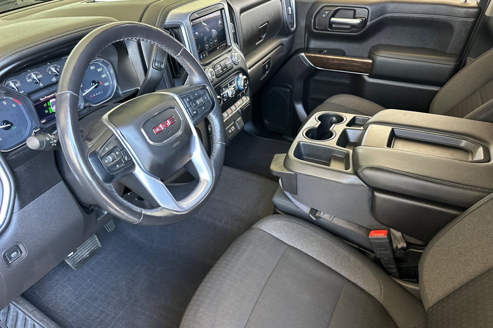 Used 2020 Black GMC Elevation image 9