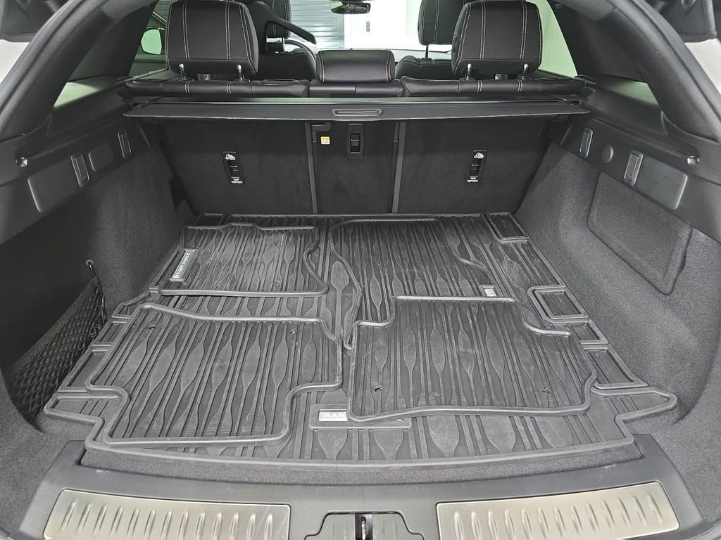 Used 2022  Land Rover P250 R-Dynamic S image 30
