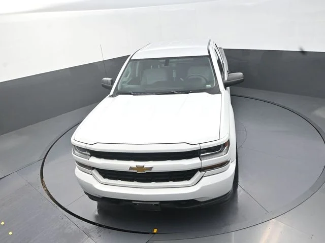 Used 2016 White Chevrolet Custom image 13