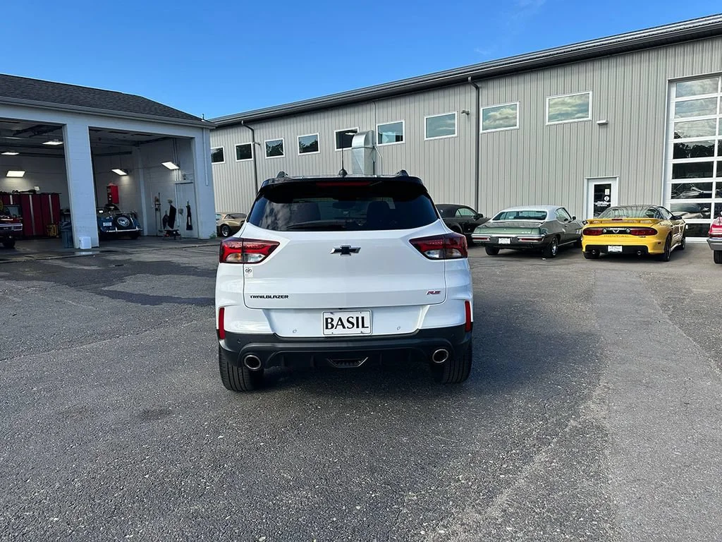 Used 2023 SUMMIT WHITE Chevrolet RS image 11