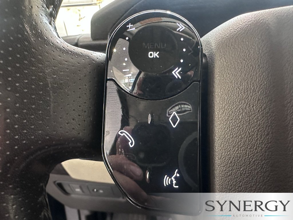 Used 2018 Byron Blue Metallic Land Rover HSE image 20