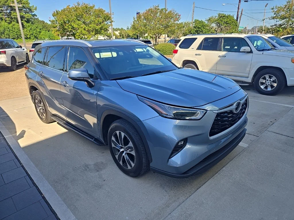 Used 2022 Toyota Highlander in Mobile, AL | VIN: 5TDGZRAH3NS100854