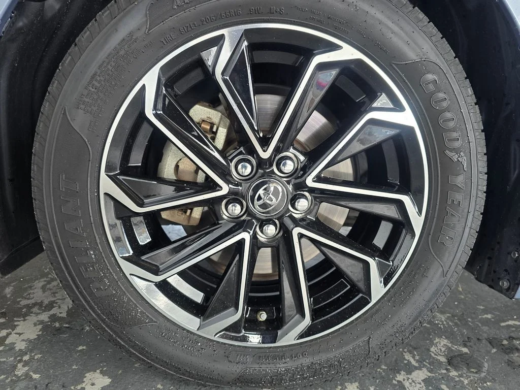 Used 2022  Toyota SE image 41