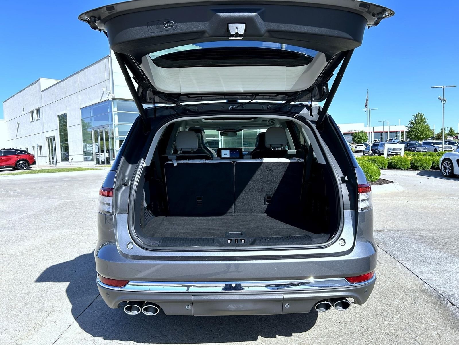 Used 2025 Gray Lincoln Reserve image 23