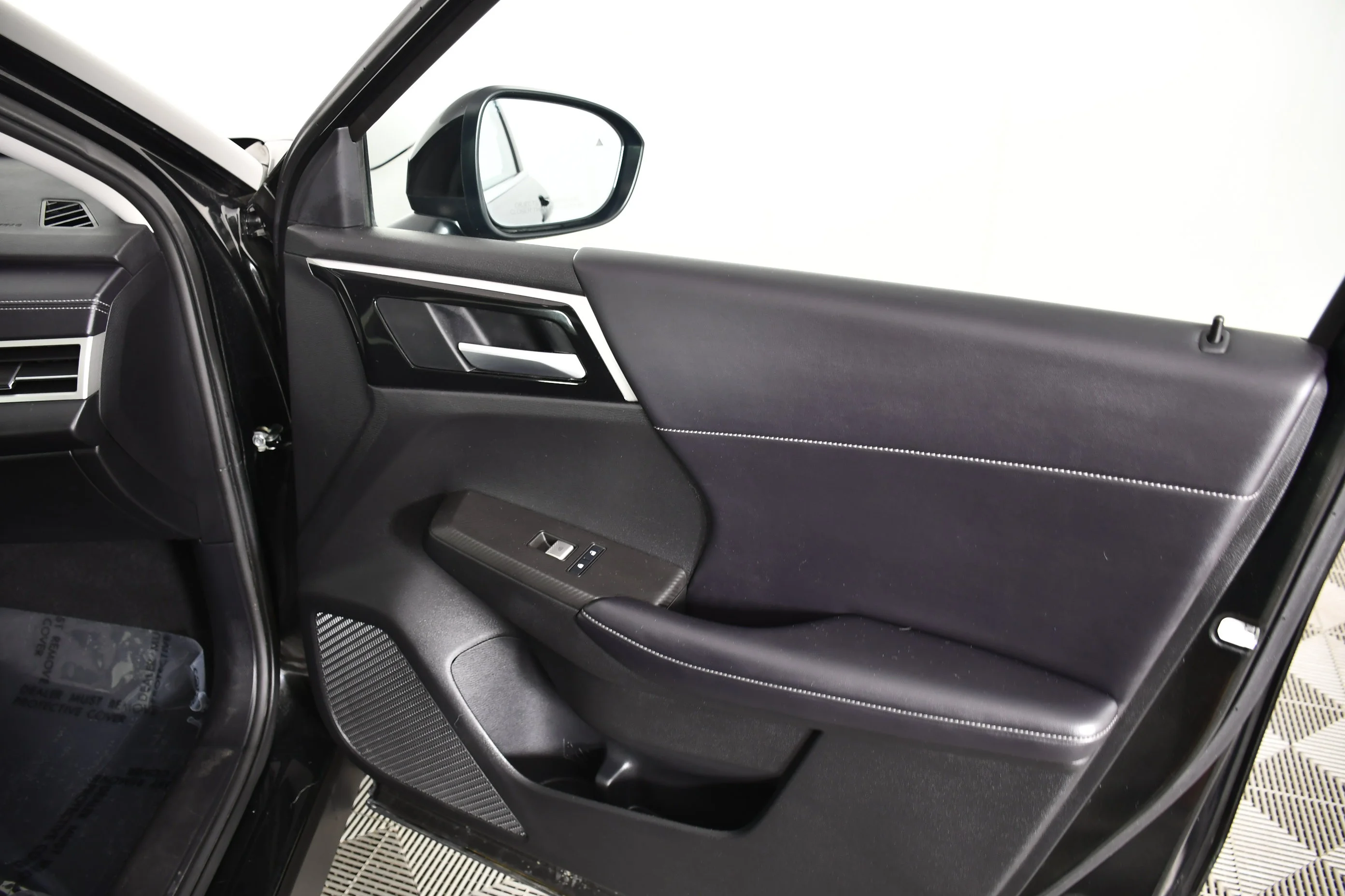 Certified Used 2025 Black Diamond Mitsubishi SE image 40