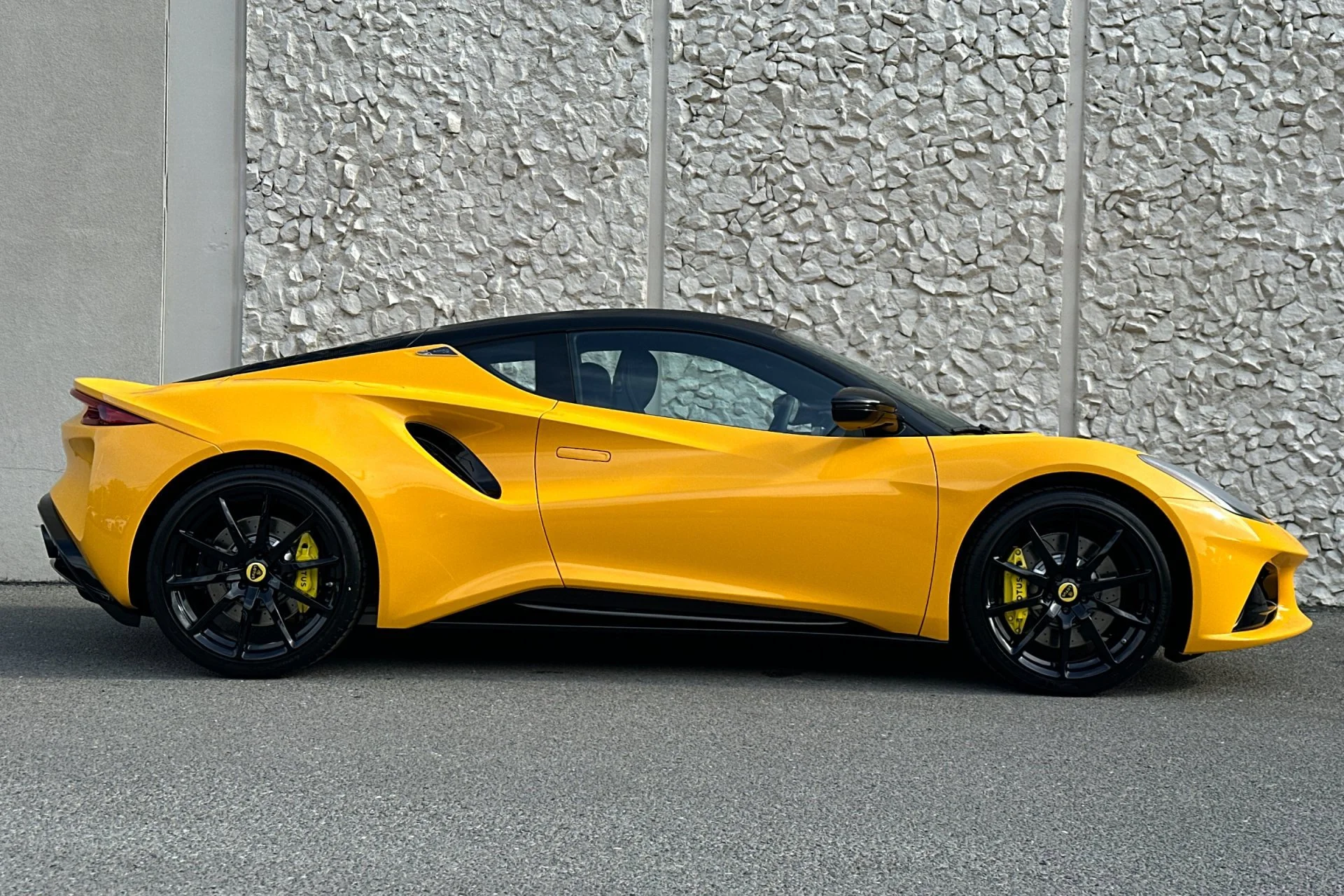 New 2025 HETHEL YELLOW Lotus V6 image 8