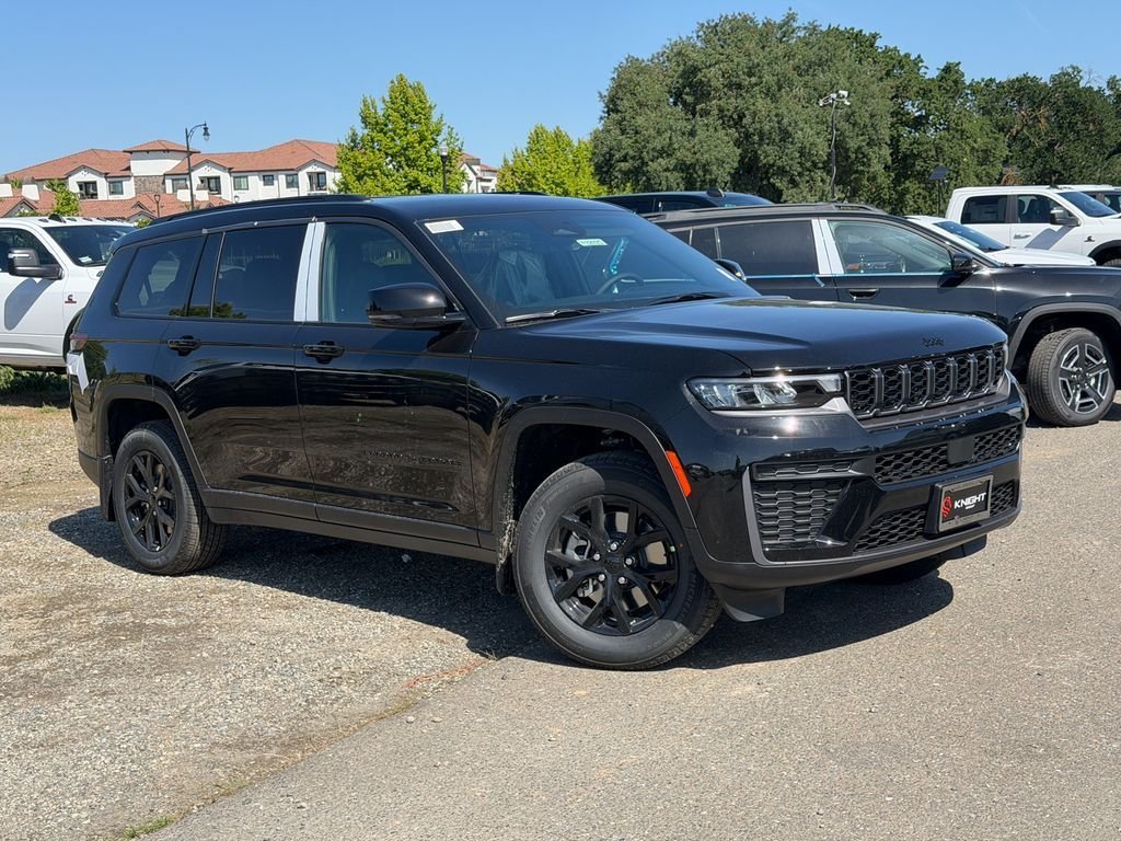 New 2026 Diamond Black Crystal Pearlcoat Jeep Altitude image 3