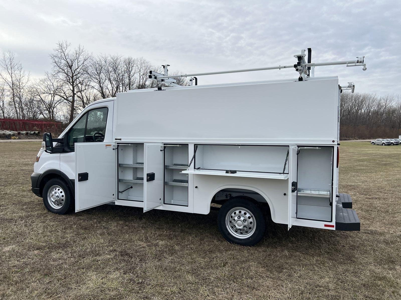 Used 2024 Oxford White Ford T350 AWD SRW image 2