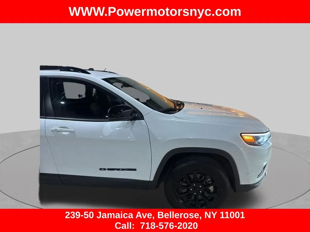 Used 2023 White Jeep Altitude image 10