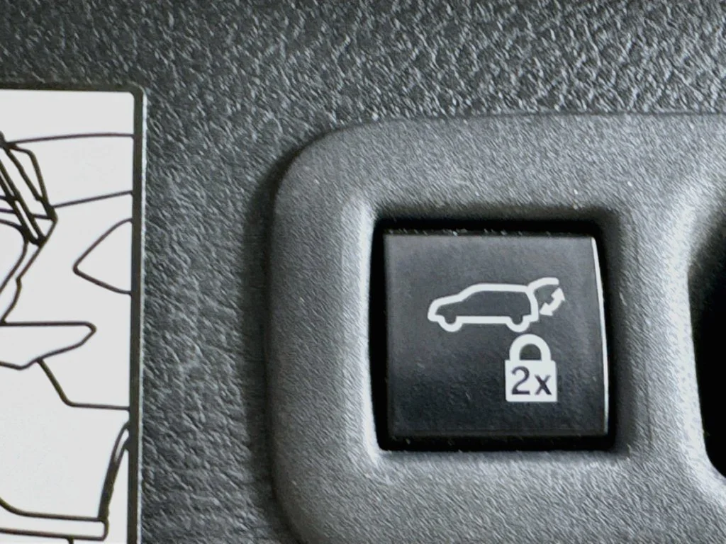 Used 2022 Wind Chill Pearl Toyota Limited image 34