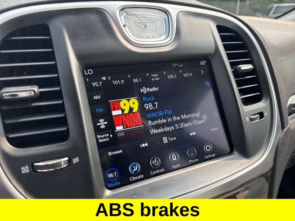 Used 2018 Silver Chrysler Limited image 29
