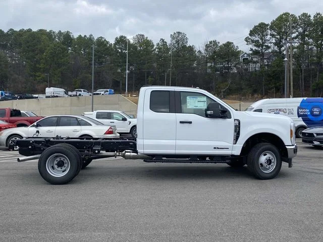 New 2026 Oxford White Ford F-350® XL image 2
