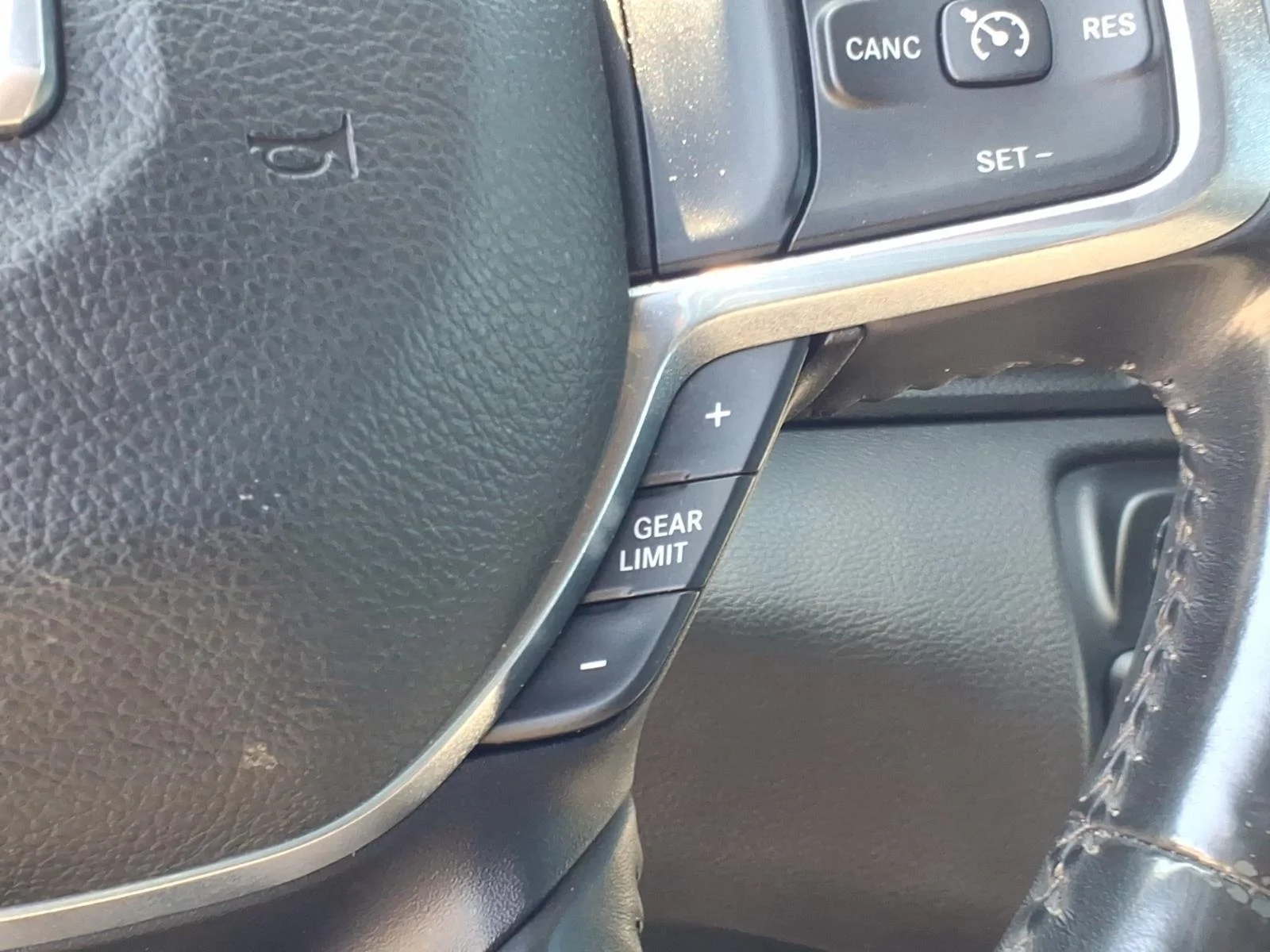 Used 2021 Patriot Blue Pearlcoat Ram Laramie image 9