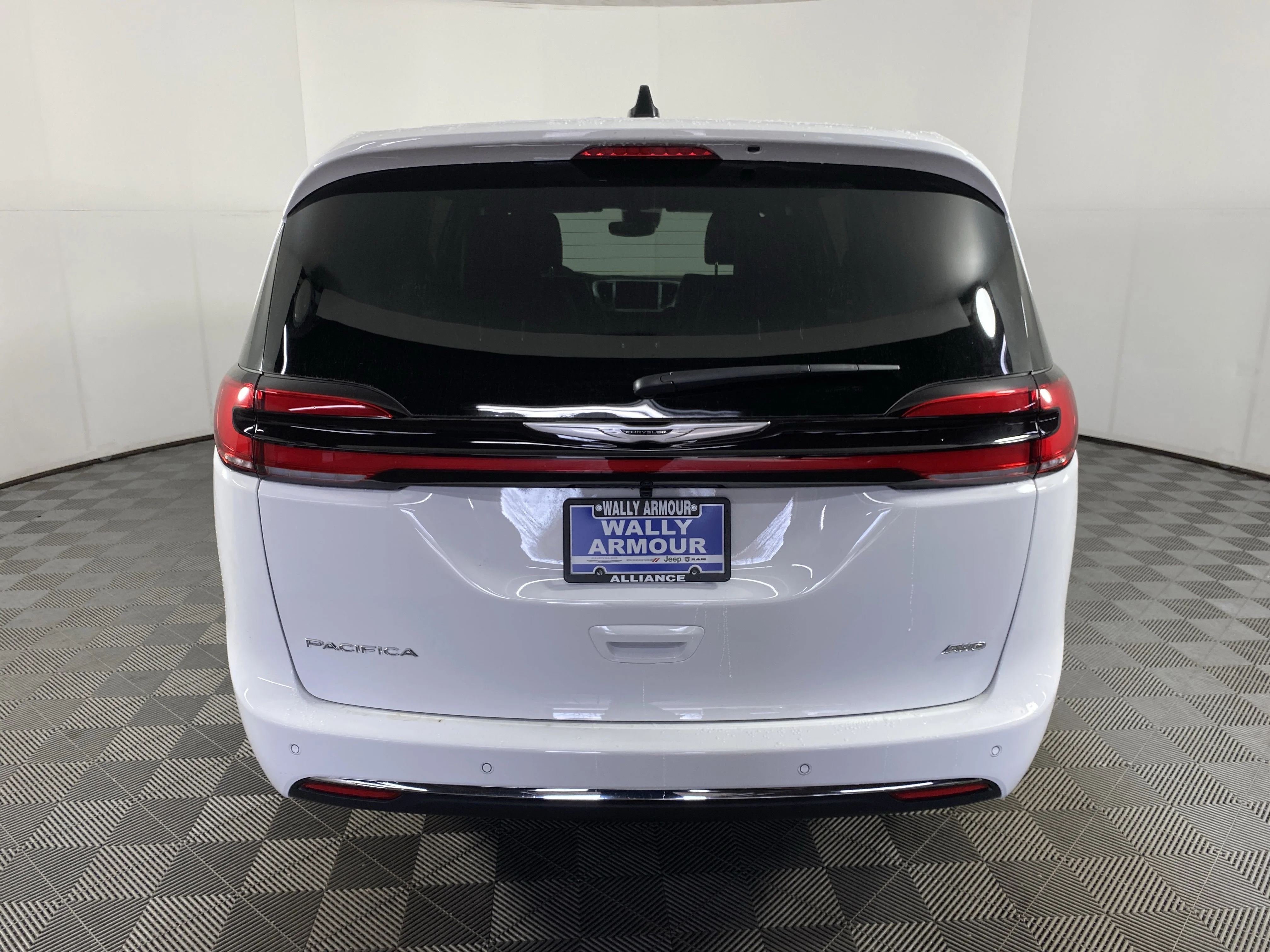 New 2026 Bright White Clear-Coat Exterior Paint Chrysler Select image 7