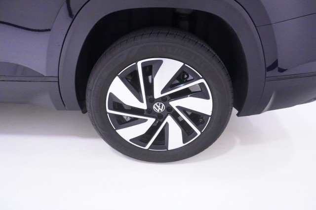 Used 2024 BLACK Volkswagen 2.0T SE w/Technology image 11